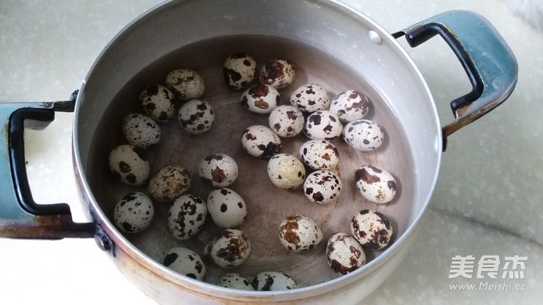 Marinated Quail Eggs recipe