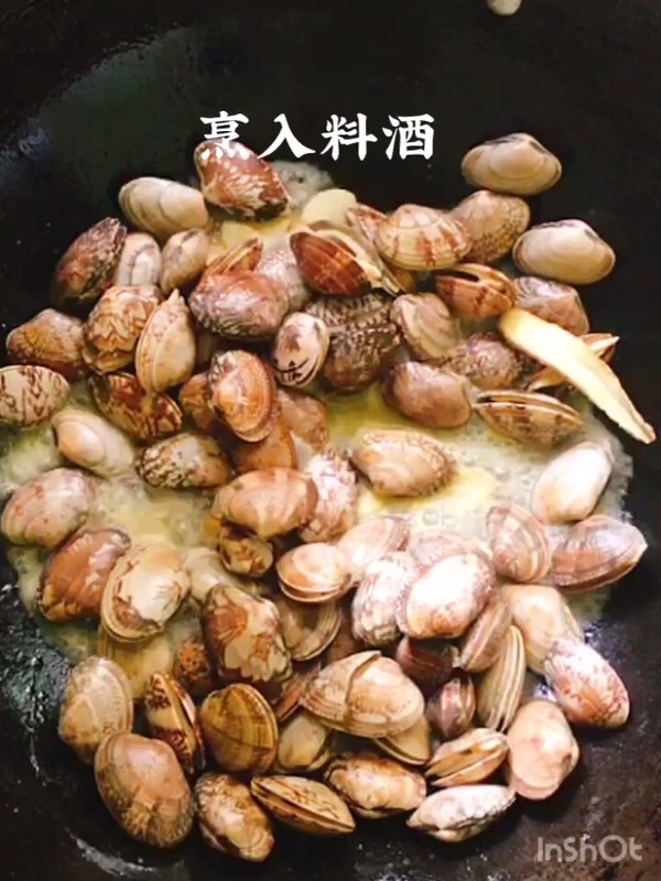 Stir-fried Clams with Nine-layer Pagoda recipe