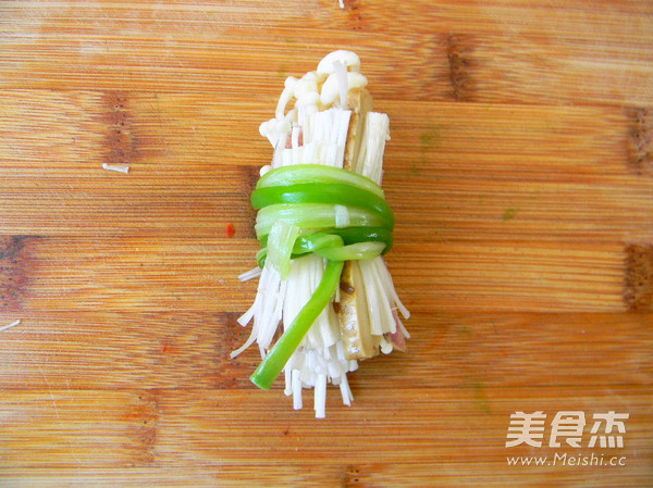 Dried Tofu and Enoki Mushroom Vegetable Rolls recipe