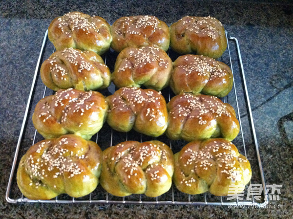 Braided Bread with Spinach Sauce recipe