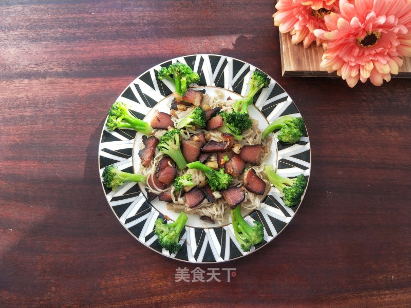 Stir-fried Broccoli Enoki Mushroom with Bacon recipe