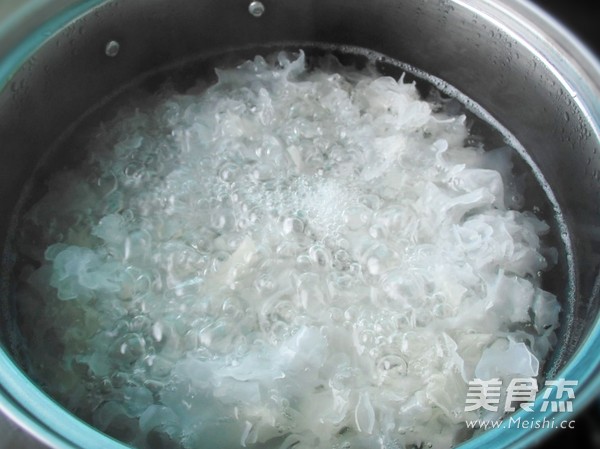 Purple Sweet Potato White Fungus and Lotus Seed Soup recipe