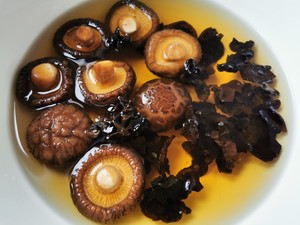 Fried Yuba with Mushrooms and Fungus recipe