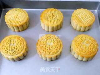 Cantonese-style Lotus Paste and Egg Yolk Mooncakes recipe