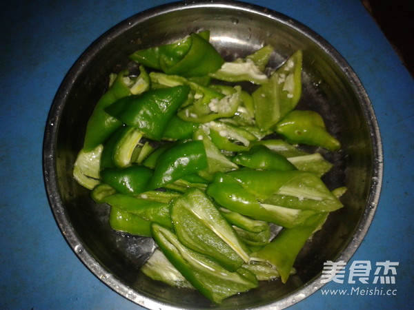 Stir-fried Meatballs with Green Peppers recipe