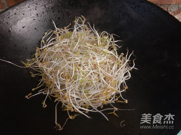 Stir-fried Bean Sprouts with Leek recipe