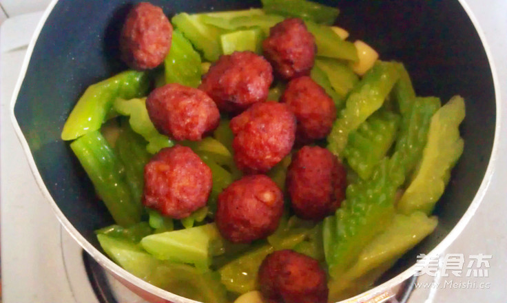 Bitter Melon Meatballs in Claypot recipe