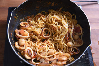 Pasta with Seafood and Tomato Braised Egg recipe