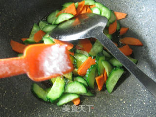 Stir-fried Cucumber with Carrots recipe