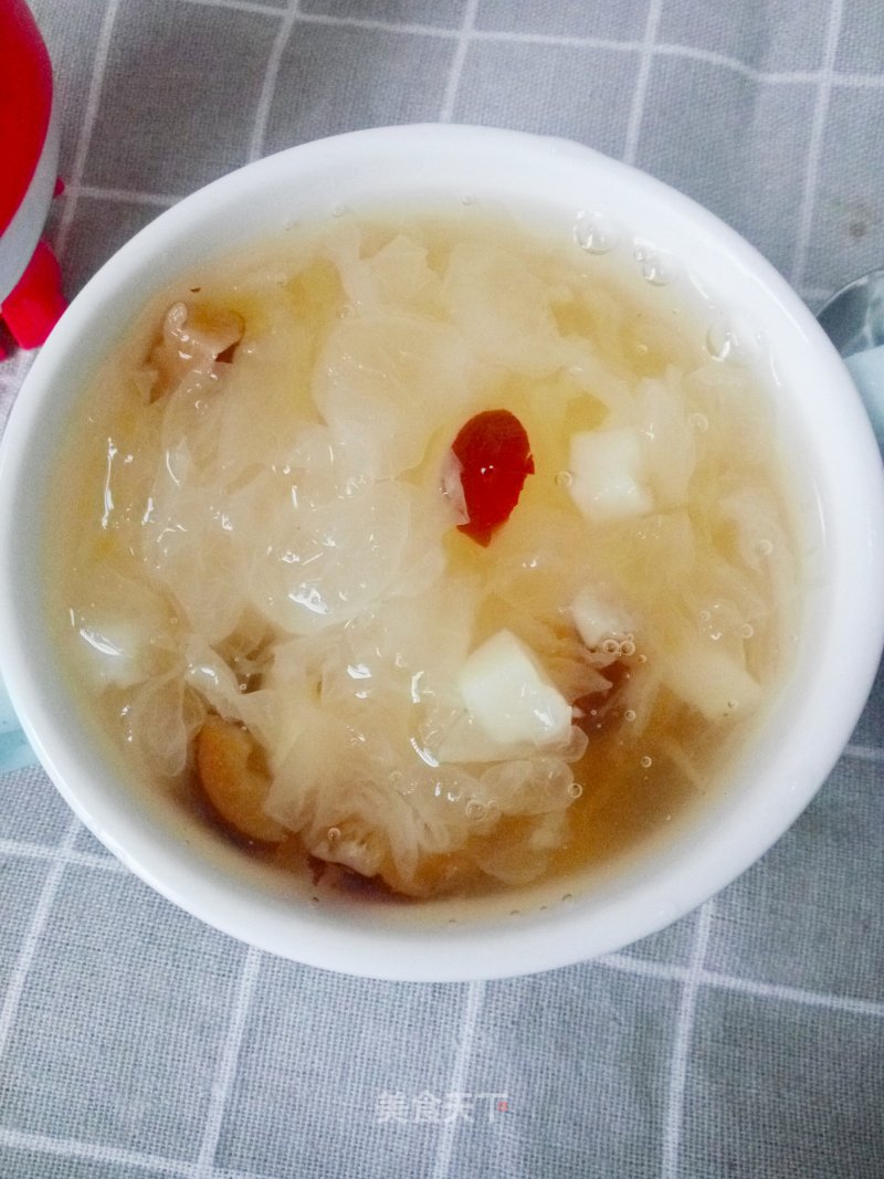 Horseshoe Red Date and White Fungus Soup recipe