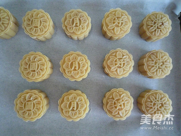 Cantonese Style Golden Thread Pork Floss Moon Cake recipe