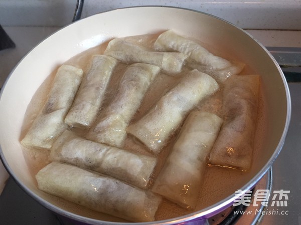 Daylily Meat Spring Rolls recipe