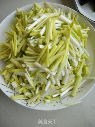 Fried Eggs and Fungus with Garlic recipe