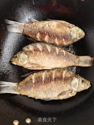 Stewed Crucian Carp with Shiitake Mushrooms recipe