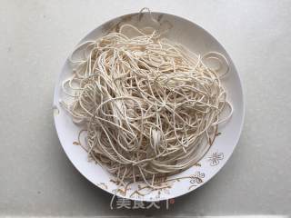 Braised Noodles with Beans recipe