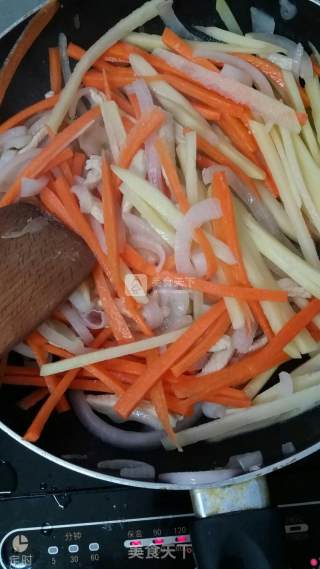 Potato Rolls, Chicken Rolls, Fried Three Shreds of Chicken Shreds, Radish Shreds and Potato Shreds recipe