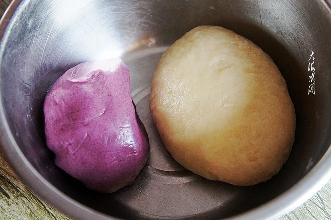 Purple Sweet Potato and Coconut Pastry Mooncakes recipe