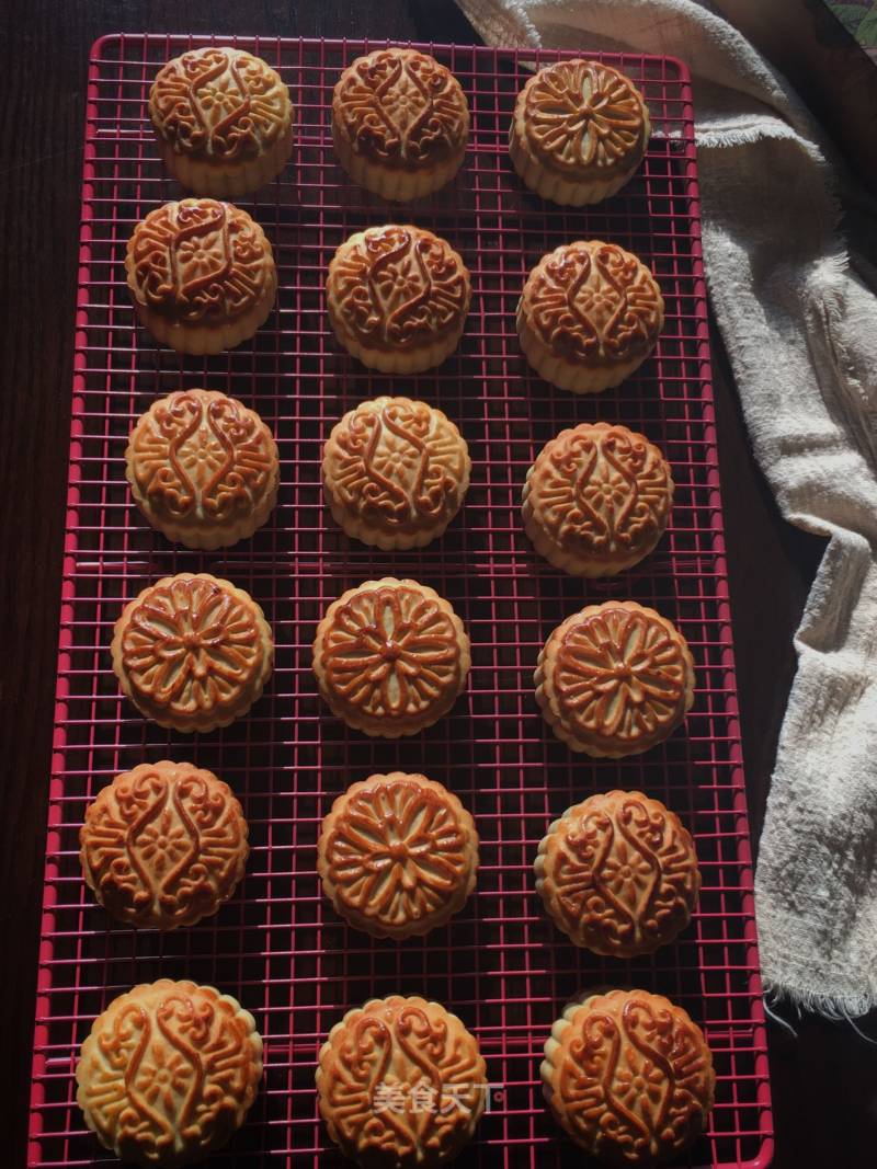 #新良first Baking Competition#cantonese-style Lotus Seed Paste Egg Yolk Moon Cake