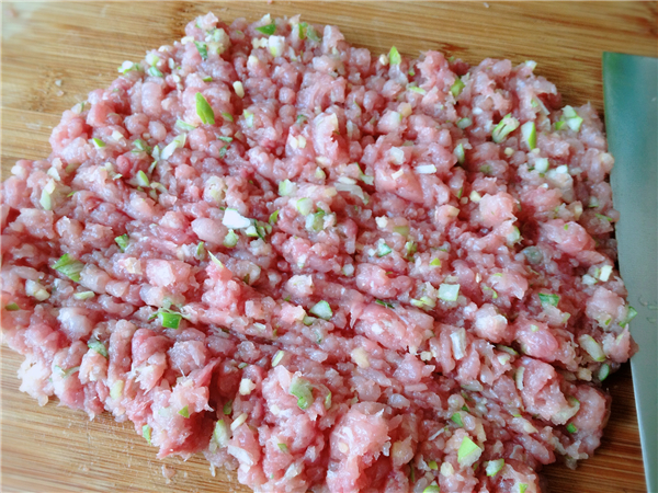 Dumplings Stuffed with Pork, Garlic and Yellow Fungus recipe