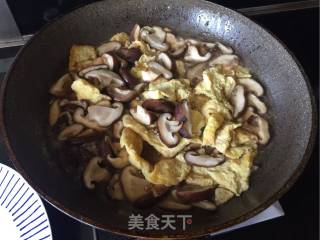 Scrambled Eggs with Mushrooms recipe