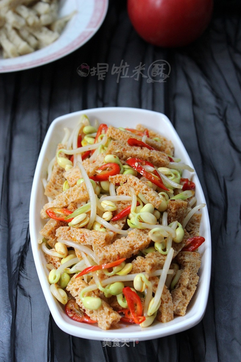 Good Food with Wine-roasted Bran Mixed with Bean Sprouts