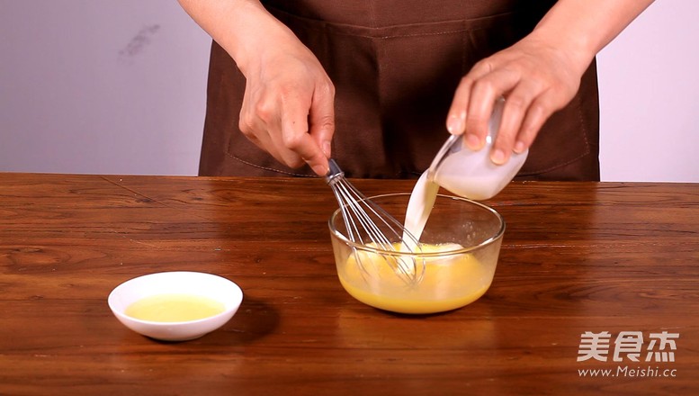 A Delicious Dessert that You Can Make with A Pan—mango Pancake recipe