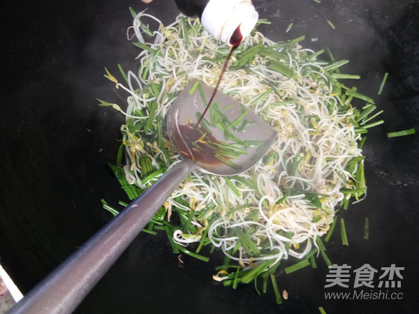 Stir-fried Bean Sprouts with Leek recipe