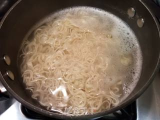 Fried Noodles with Shredded Chicken and Shrimp recipe