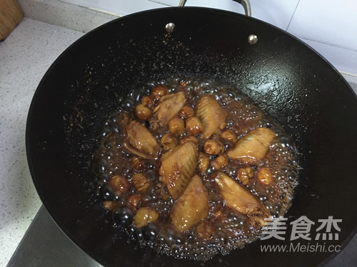 Braised Chicken Wings with Chestnuts recipe