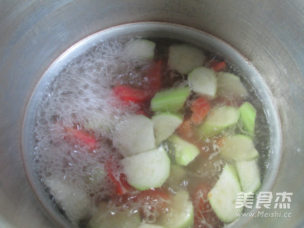 Tomato Long Melon Pork Rib Soup recipe