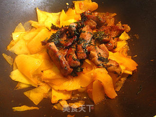 Stir-fried Pumpkin with Basil Pork Neck recipe