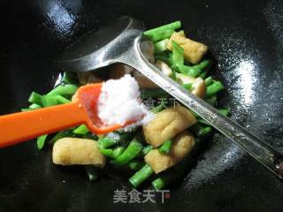 Stir-fried Plum Beans with Tofu in Hot Pepper Oil recipe