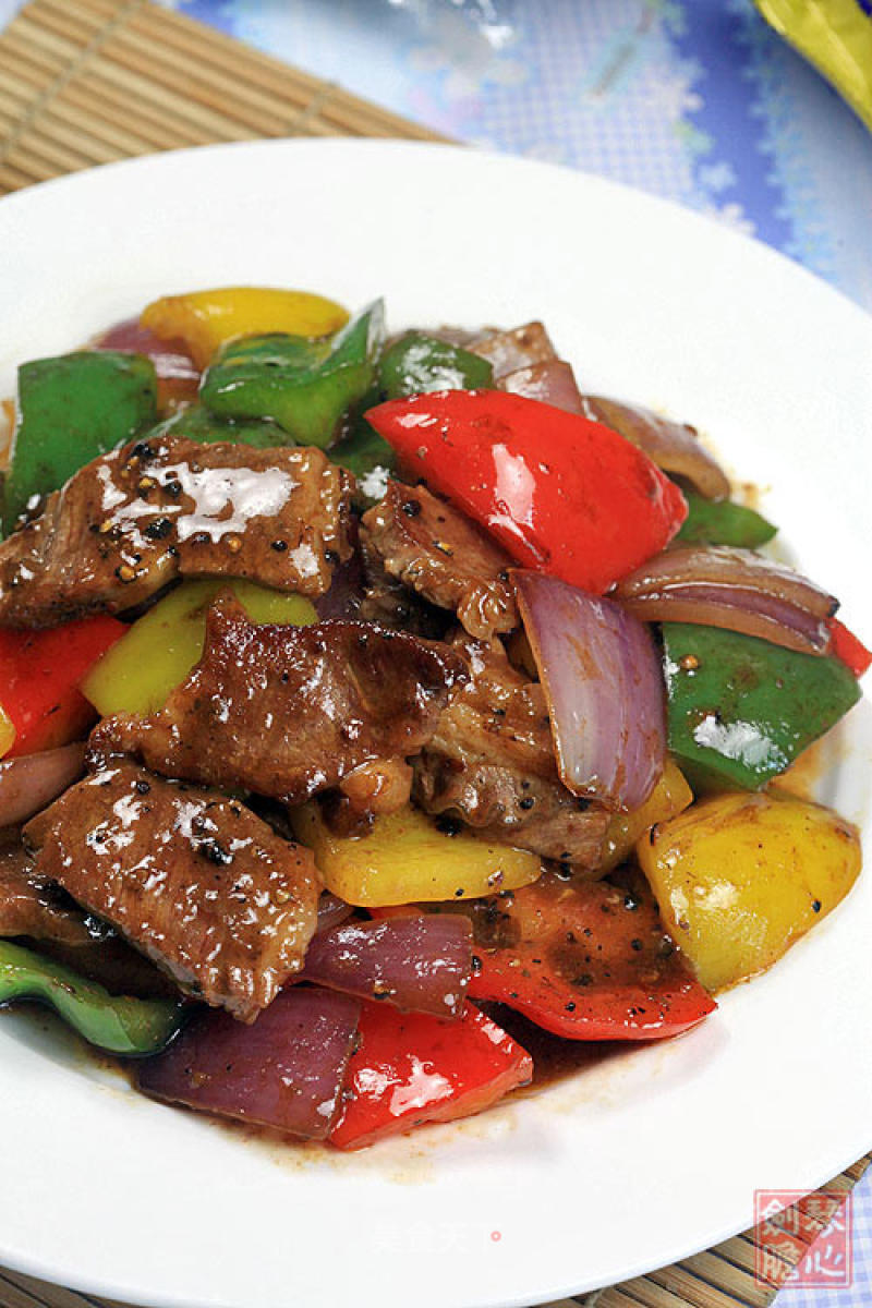 Stir-fried Sirloin Beef with Bell Pepper and Black Pepper recipe