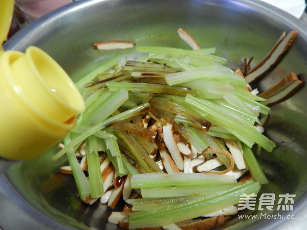 Celery Cold Bean Curd recipe