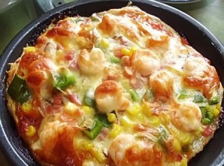 Seafood Tomato Cheese Pizza