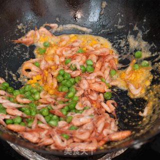 Fried Small River Prawns with Salted Egg Yolk recipe