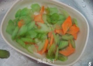 Stir-fried Cashew Nuts with Celery and Lily recipe