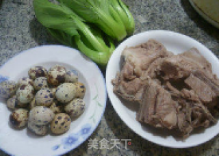 Green Vegetable Quail Egg Meat Bone Soup recipe