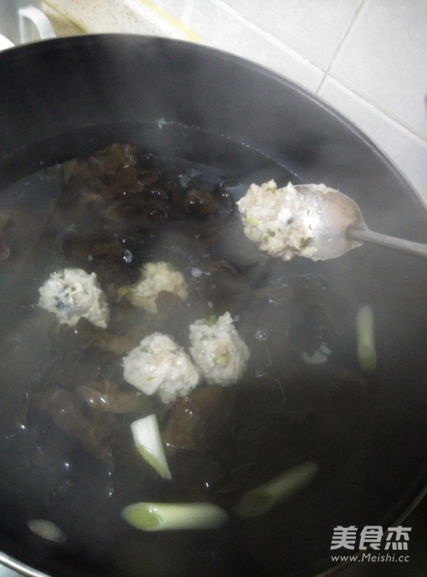 Black Fungus Fish Ball Soup recipe