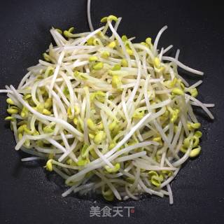Stir-fried Pork with Soy Sprouts recipe