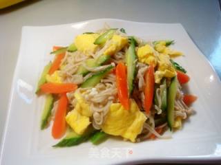 Scrambled Eggs with Enoki Mushroom and Cucumber recipe