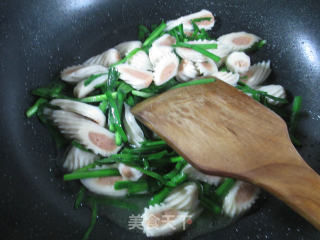 Stir-fried Scallop Balls with Leek recipe