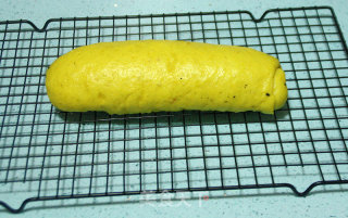 It’s Cool for Autumn: [pumpkin, Wolfberry and Black Sesame Roll] recipe