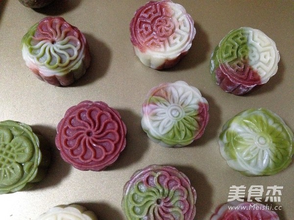 Three Color Snowy Moon Cakes recipe