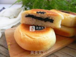 #aca烤明星大赛# Black Sesame and Coconut Stuffed Bread recipe