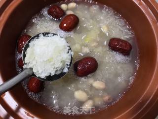 Peanuts, Red Dates and Tremella Soup recipe