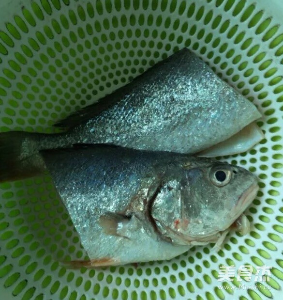 Fry A Fish in An Iron Pan recipe