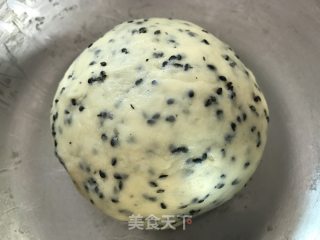 Black Sesame Mochi Bread recipe