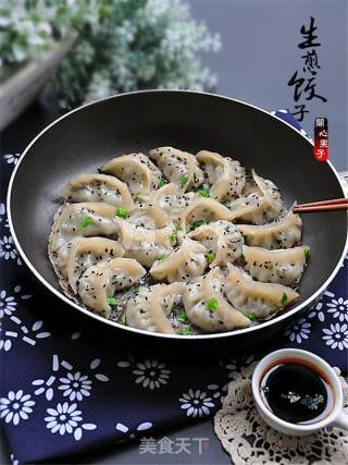 A Pot of Crispy Pan-fried Dumplings for Breakfast recipe