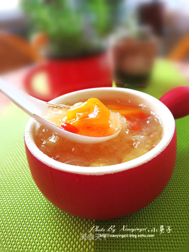 Good Post-holiday Health Care--papaya, White Fungus, Wolfberry and Lotus Soup recipe
